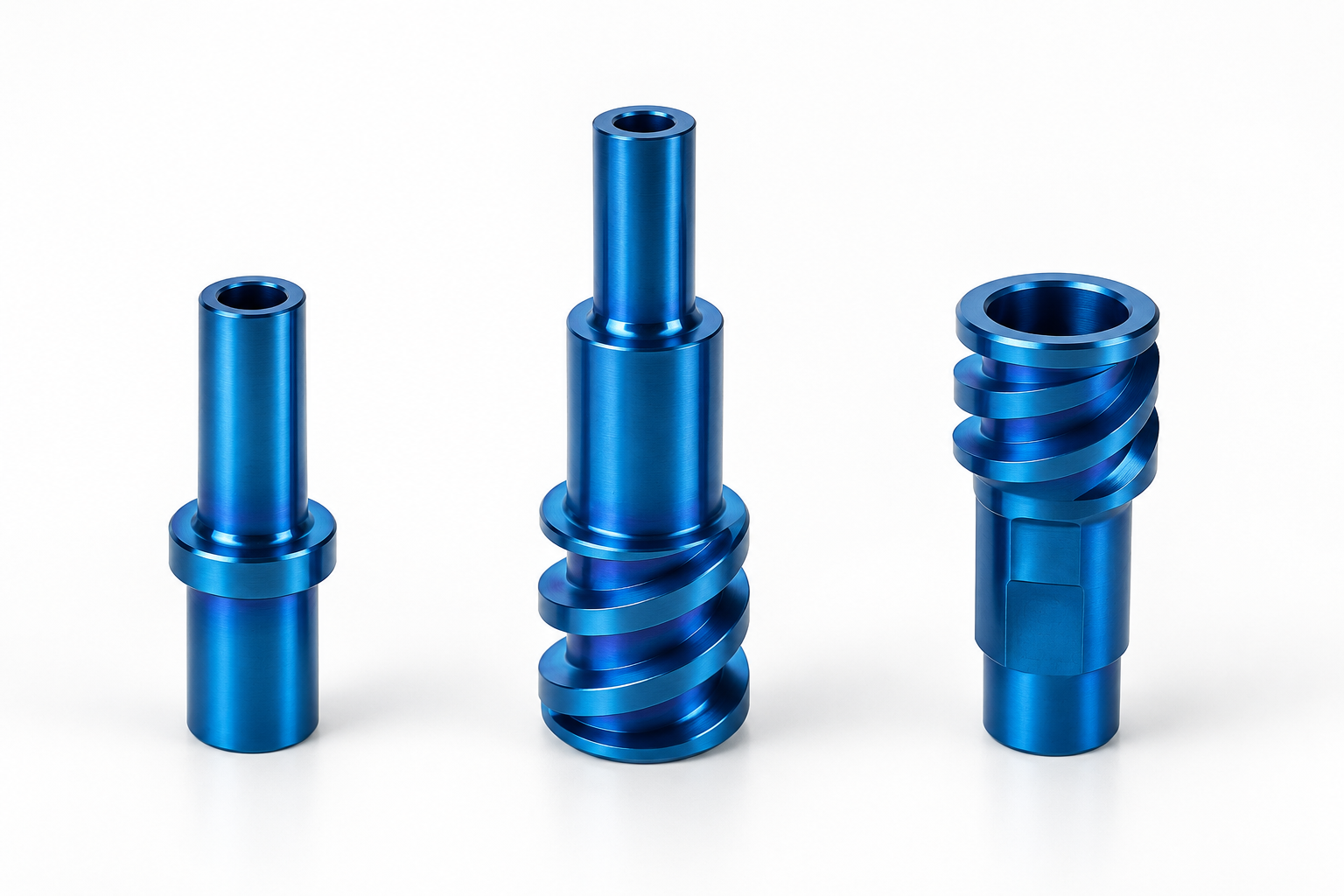 Raccords Luer Lock en titane avec finition anodisée bleue.